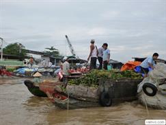 Cai Rang floating market 18