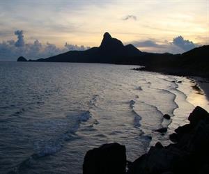 Bãi Nhát Côn Đảo lãng mạn trong ánh hoàng hôn
