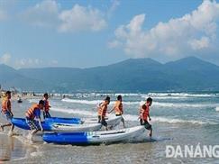 Bãi biển Mỹ Khê Đà Nẵng - thi chèo thuyền kayak
