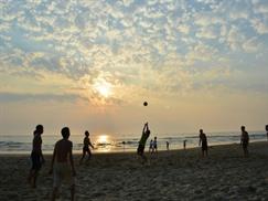 Bãi biển Mỹ Khê Đà Nẵng lý tưởng để chơi thể thao