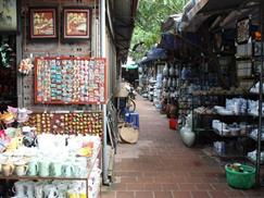 Làng gốm Bát Tràng - khu chợ trung tâm