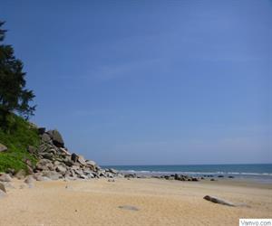 Bãi biển Thiên Cầm - bãi đá muôn hình