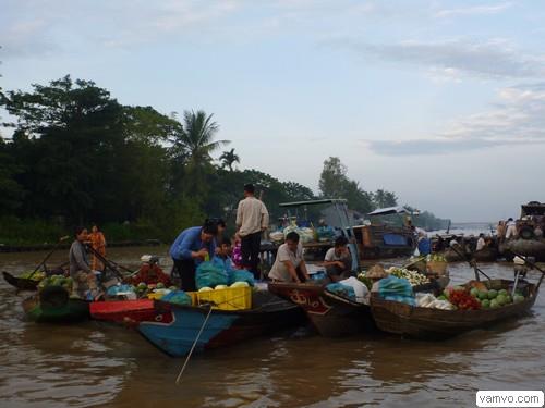 Chợ nổi Ba Ngàn
