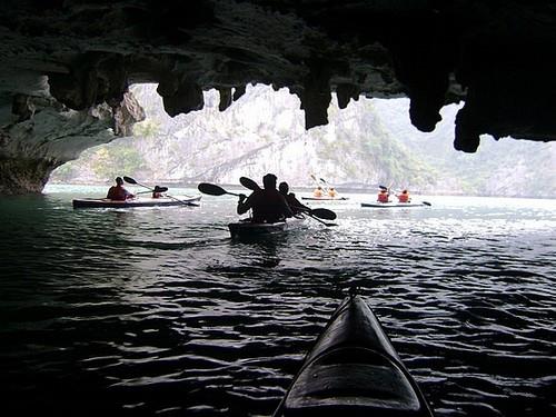 Chèo thuyền kayak trên vịnh Hạ Long 03