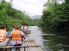 Vườn quốc gia Cúc Phương - chèo mảng trên sông