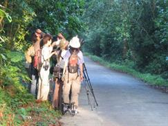 Vườn quốc gia Cúc Phương - du khách xem chim