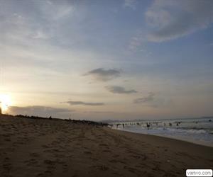 Bãi biển Tuy Hòa trong ánh hoàng hôn