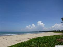 Bãi biển Mỹ Khê Quảng Ngãi uốn hình vòng cung