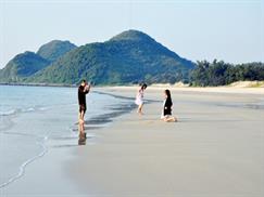 Đảo Quan Lạn sở hữu bãi biển Sơn Hào xinh đẹp