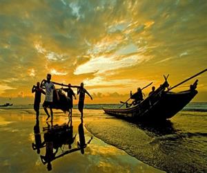 Bãi biển Sầm Sơn - thuyền về nặng cá