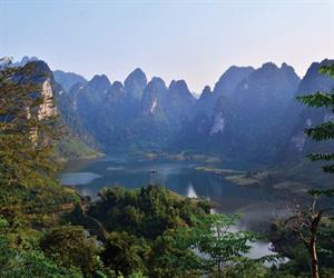 Hồ Na Hang - hàng rào núi non hùng vĩ