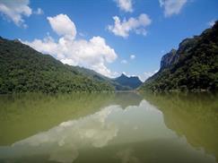 Hồ Ba Bể - non nước hữu tình