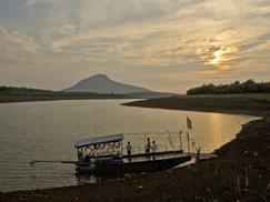 Hồ Thác Mơ Bình Phước - đi thuyền ngoạn cảnh