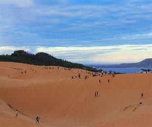 Đồi cát bay Mũi Né luôn thu hút đông du khách