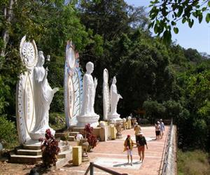 Núi Tà Cú đón khách lễ Phật