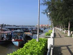 Bến Ninh Kiều - tàu thuyền neo đậu