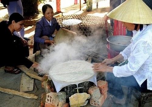 Làng cổ Túy Loan - nghề làm bánh tráng
