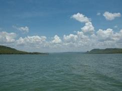 Hồ Ayun Hạ với cảnh trí hữu tình
