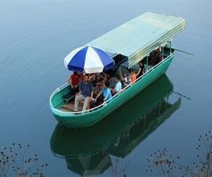 Biển Hồ Tơ Nưng - đi thuyền dạo chơi