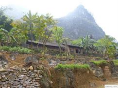 Cao nguyên đá Đồng Văn - dựng nhà trên sườn núi