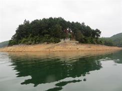 Hồ Kẻ Gỗ - đảo xanh yên bình