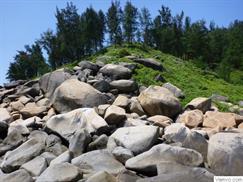 Bãi biển Thiên Cầm - đồi đá bên hàng thông