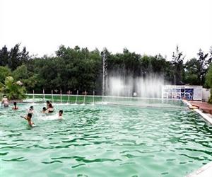 Hồ bơi ở Suối nước khoáng nóng Tiên Lãng Hải Phòng