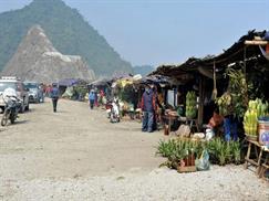 Chợ đèo Thung Khe với nhiều sản vật