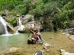 Du lịch Thung Nai - tắm suối thác