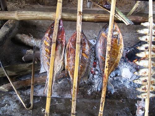 Cá nướng Thung Nai bằng than củi