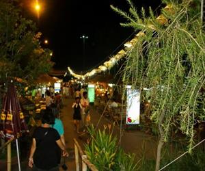 Chợ đêm Nha Trang mang dáng dấp chợ quê