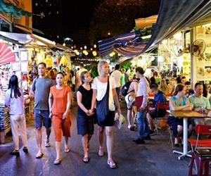 Chợ đêm Nha Trang với các gian hàng ẩm thực