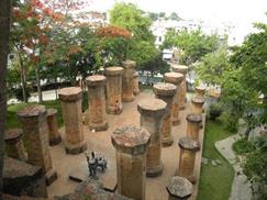 Tháp Bà Ponagar - Mandapa với những cột bát giác