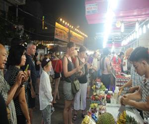 Chợ đêm Phú Quốc hút khách trong và ngoài nước