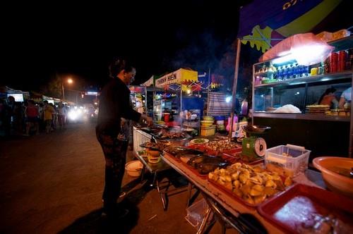 Dinh Cau night market 05
