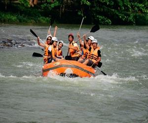 Khu du lịch Madagui - chèo thuyền trên sông