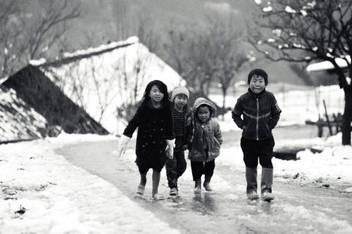 Sapa mùa tuyết rơi - trẻ em vùng cao