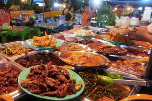 Chợ đêm Tân An - quầy hàng ẩm thực