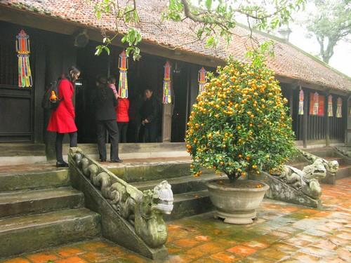 Khách viếng chùa tháp Phổ Minh ở Nam Định