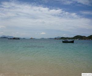 Bãi biển Bình Tiên - thuyền neo đậu