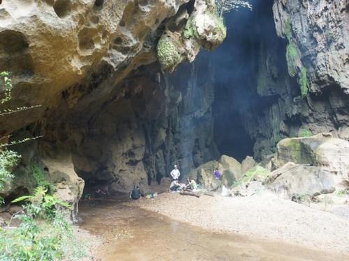 Thuy Cung cave 02