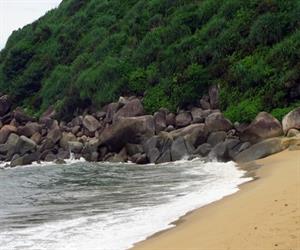 Bãi biển Sa Huỳnh - ghềnh đá muôn hình
