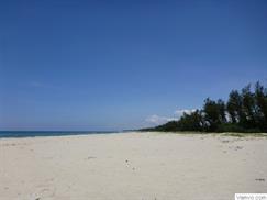 Bãi biển Mỹ Khê Quảng Ngãi trải dài xa tít