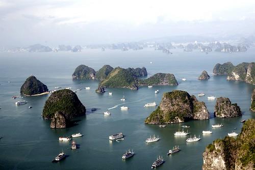 Halong Bay helicopter trip 02
