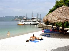 Đảo Soi Sim với bãi tắm cát trắng mịn màng