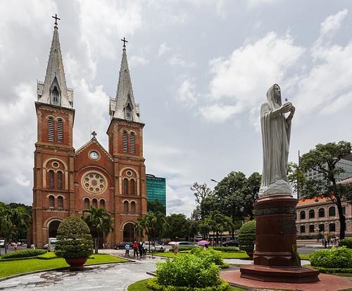 Nhà thờ Đức Bà Sài Gòn - mặt ngoài