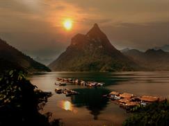 Hồ Na Hang trong ánh hoàng hôn