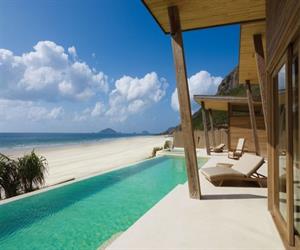 Bãi Đất Dốc Côn Đảo nhìn từ resort Six Senses