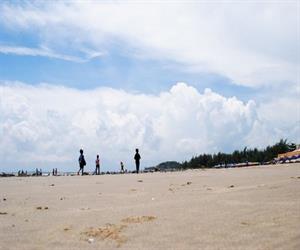 Bãi biển Long Hải có triền cát chắc mịn
