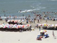 Bãi biển Long Hải hấp dẫn du khách